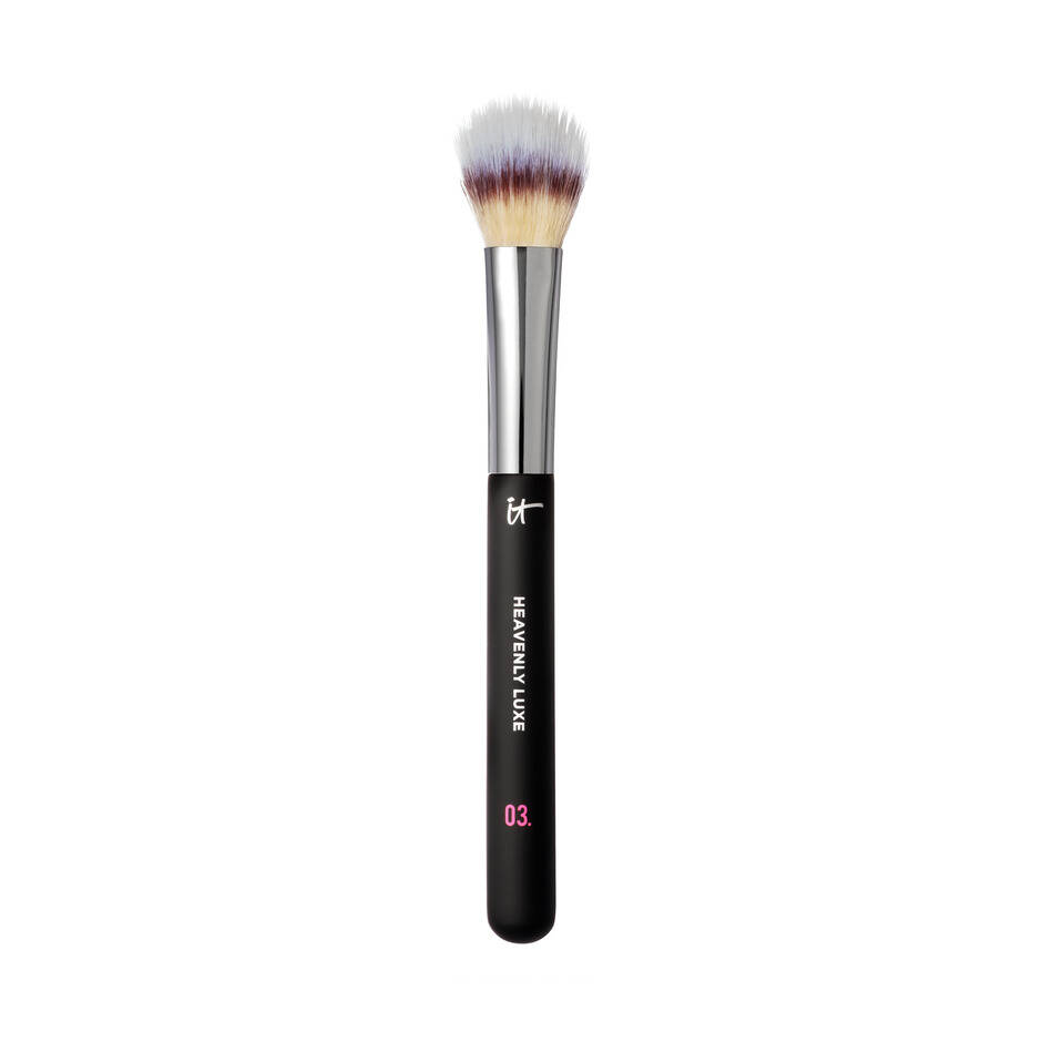 ITC-Make-up-Brush-2023-hello-luxe-confidence-glow-blush-brush-no.3-000-Packshot